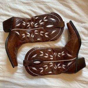 Ariat Women’s Heritage Cowboy Boots Size 8.5